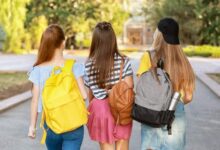 البنات في سن المراهقة: المشكلات وكيفية التعامل معهم Teenage Girls: Problems and How to Deal with Them